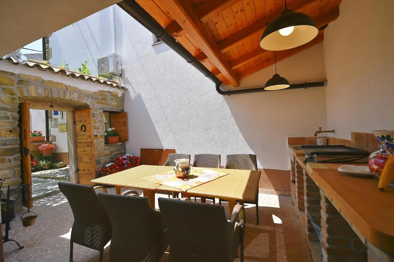 Holiday House With Wifi Paz, Central Istria - Sredisnja Istra - 16623 Buzet Nyaraló